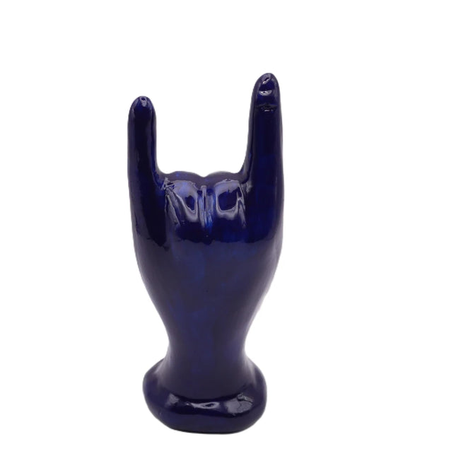 Mano Corna Portafortuna in Ceramica – Il fascino della tradizione napoletana
