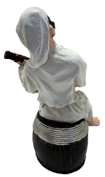Statuina Pulcinella in Resina con Mandolino su Botte