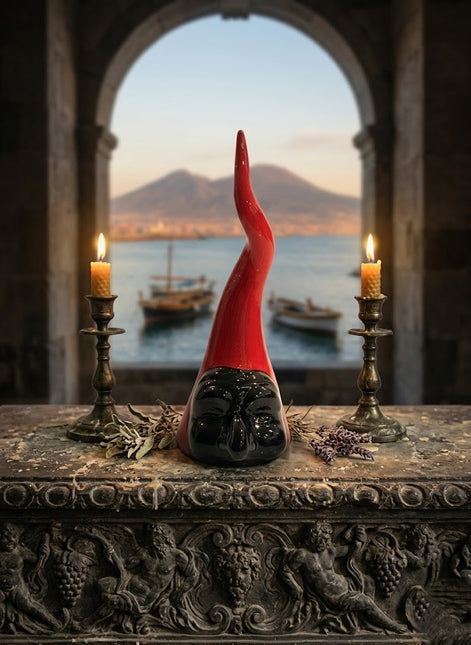 Corno Grande con Maschera Pulcinella-Artigianale in Ceramica Fatta a Mano.Idea regalo scaramantico.Portafortuna.