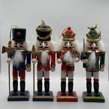 Set di Schiaccianoci in Legno da Appendere (4 o 6 Pezzi) – Soldatini Natalizi Decorativi