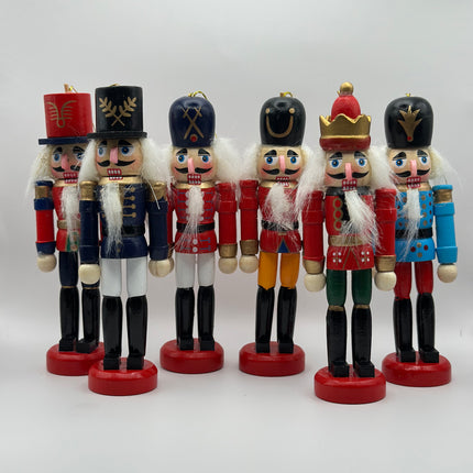 Set di Schiaccianoci in Legno da Appendere (4 o 6 Pezzi) – Soldatini Natalizi Decorativi