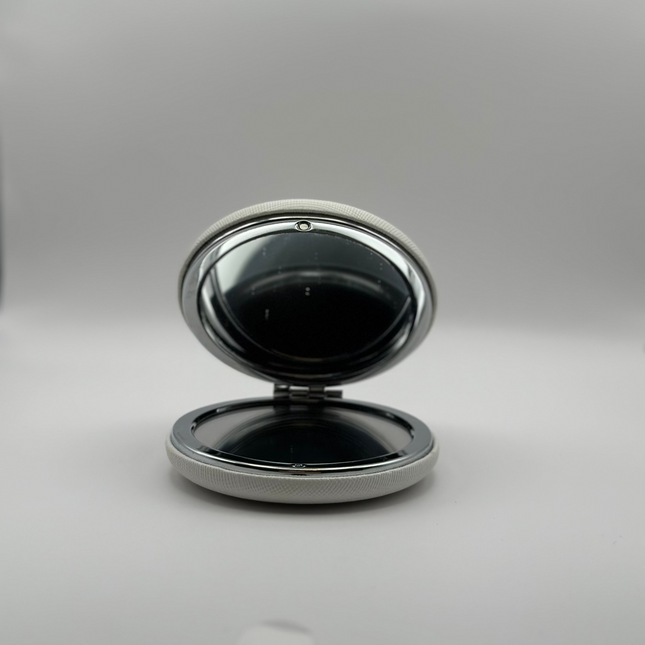 Specchietto da Borsa Rotondo in Similpelle – Con Dettaglio Ape (Nero, Rosa, Panna)