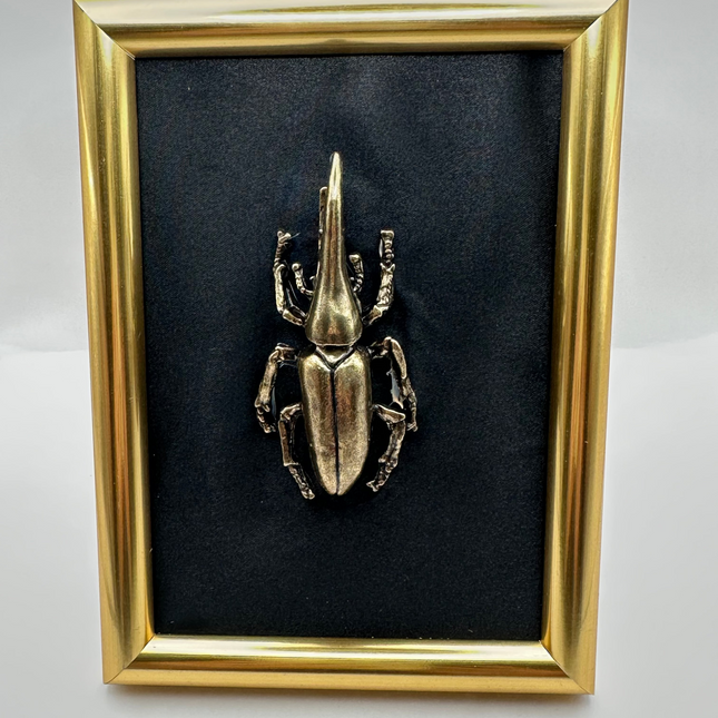 Quadro 3D Maggiolino Rinoceronte in Cornice Verticale Oro – Fatto a Mano, Decorazione Appesa/Mensola
