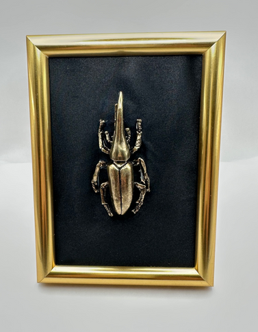 Quadro 3D Maggiolino Rinoceronte in Cornice Verticale Oro – Fatto a Mano, Decorazione Appesa/Mensola