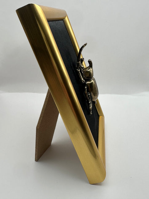 Quadro 3D Scarabeo Ercole in Cornice Verticale Oro – Fatto a Mano, Decorazione Appesa/Mensola