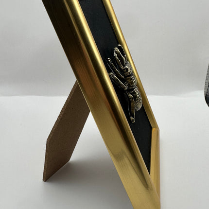 Quadro 3D Scarabeo Cervo (Lucanus) in Cornice Verticale Oro – Fatto a Mano, Decorazione Appesa/Mensola