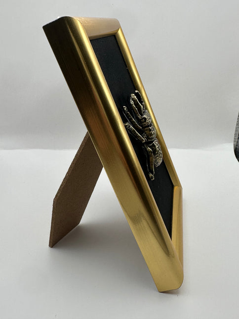 Quadro 3D Scarabeo Cervo (Lucanus) in Cornice Verticale Oro – Fatto a Mano, Decorazione Appesa/Mensola