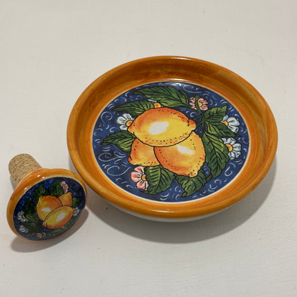 Set Regalo Tappo Bottiglia + Piattino Sottobottiglia in Ceramica | Limoni Dipinti a Mano