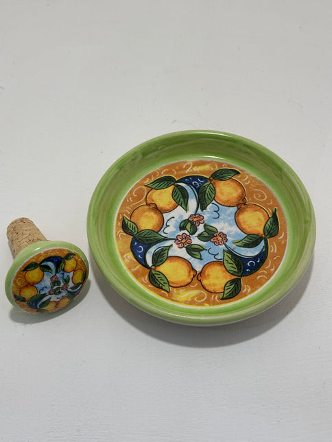 Set Regalo Tappo Bottiglia + Piattino Sottobottiglia in Ceramica | Limoni Dipinti a Mano