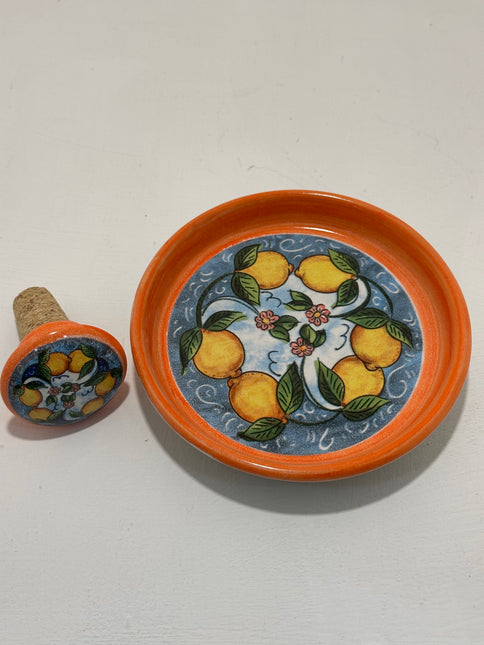 Set Regalo Tappo Bottiglia + Piattino Sottobottiglia in Ceramica | Limoni Dipinti a Mano