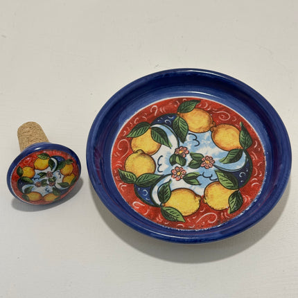 Set Regalo Tappo Bottiglia + Piattino Sottobottiglia in Ceramica | Limoni Dipinti a Mano