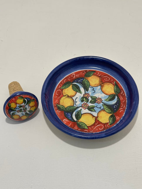 Set Regalo Tappo Bottiglia + Piattino Sottobottiglia in Ceramica | Limoni Dipinti a Mano
