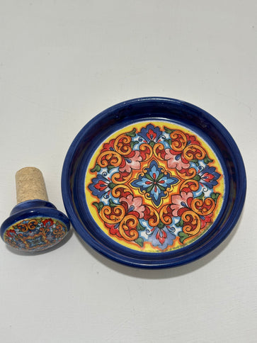 Set Regalo Tappo Bottiglia + Piattino Sottobottiglia in Ceramica | Maioliche Dipinti a Mano
