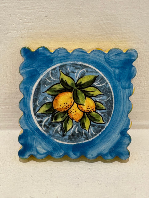 Francobollo Calamitato in Ceramica - Decoro Limoni Dipinto a Mano (6x6 cm)