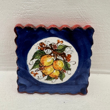 Francobollo Calamitato in Ceramica - Decoro Limoni Dipinto a Mano (6x6 cm)