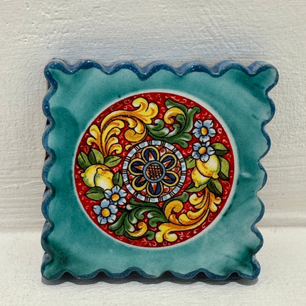 Francobollo Calamitato in Ceramica - Decoro Maioliche Dipinto a Mano (6x6 cm)