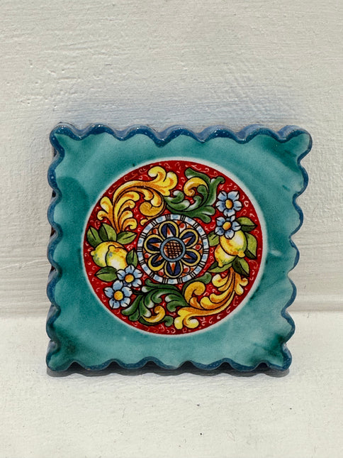 Francobollo Calamitato in Ceramica - Decoro Maioliche Dipinto a Mano (6x6 cm)
