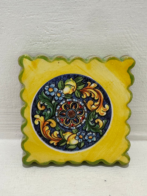 Francobollo Calamitato in Ceramica - Decoro Maioliche Dipinto a Mano (6x6 cm)
