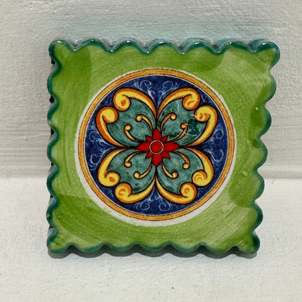 Francobollo Calamitato in Ceramica - Decoro Maioliche Dipinto a Mano (6x6 cm)