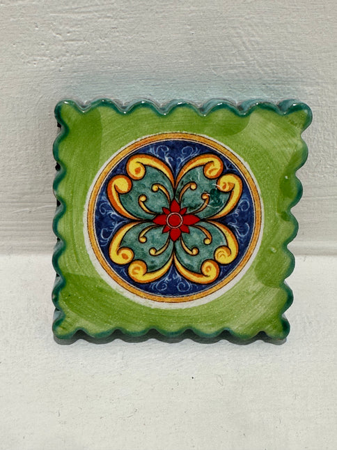 Francobollo Calamitato in Ceramica - Decoro Maioliche Dipinto a Mano (6x6 cm)