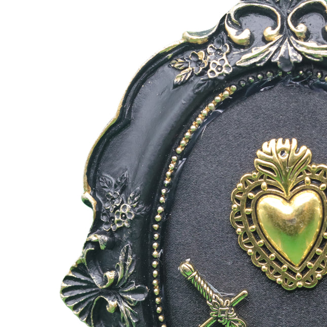 Collezione "Sacro Cuore": Quadretti Artigianali in Seta e Legno Nero