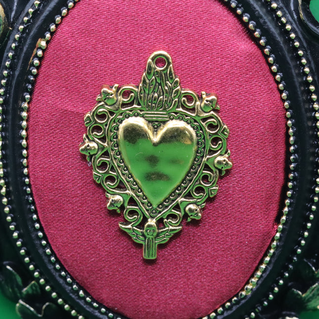 Collezione "Sacro Cuore": Quadretti Artigianali in Seta e Legno Nero