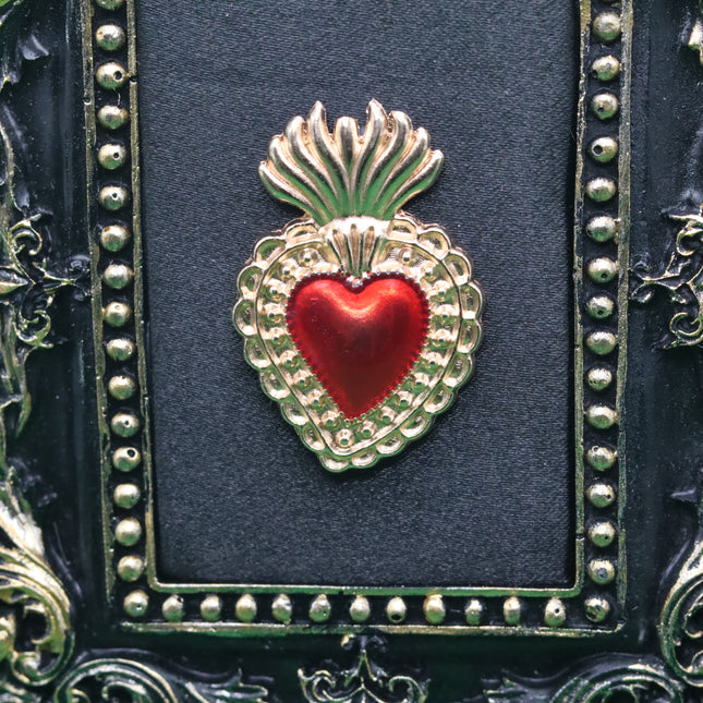Collezione "Sacro Cuore": Quadretti Artigianali in Seta e Legno Nero
