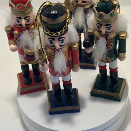 Set di Schiaccianoci in Legno da Appendere (4 o 6 Pezzi) – Soldatini Natalizi Decorativi