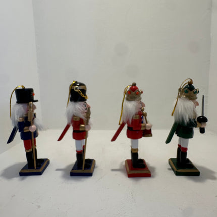 Set di Schiaccianoci in Legno da Appendere (4 o 6 Pezzi) – Soldatini Natalizi Decorativi