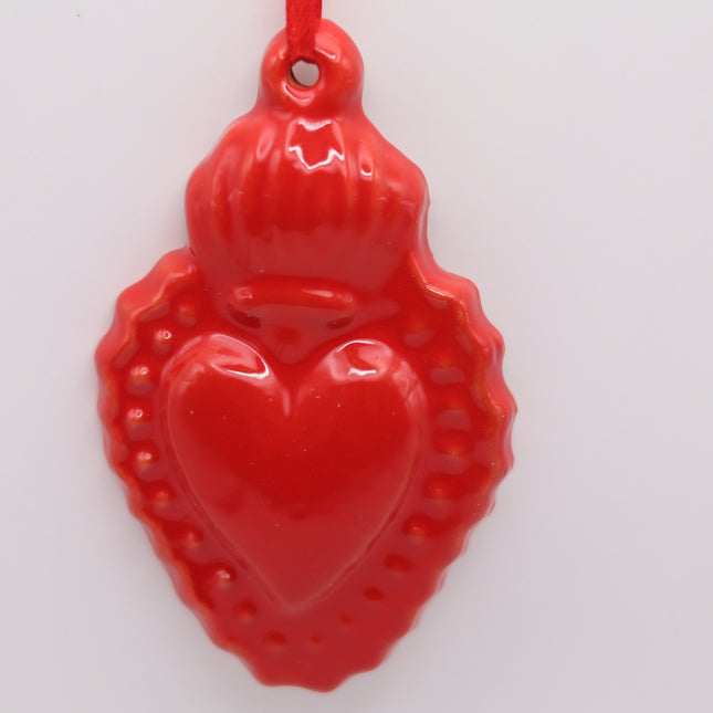 Cuore Sacro in Ceramica Rossa, Ex-Voto 9 cm con Nastrino e Scatola Regalo, Decorazione Murale Artigianale, Regalo Amore e Protezione.