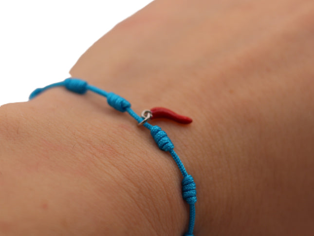 Bracciale Portafortuna in Cotone Intrecciato con Cornetto Rosso e Chiusura Regolabile | Varie Colori | Regalo Amicizia e Scaramanzia Made in Italy