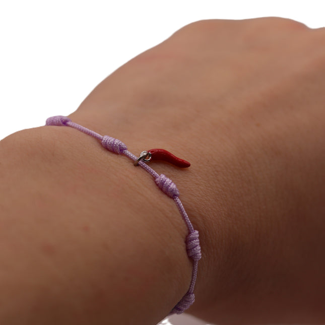 Bracciale Portafortuna in Cotone Intrecciato con Cornetto Rosso e Chiusura Regolabile | Varie Colori | Regalo Amicizia e Scaramanzia Made in Italy