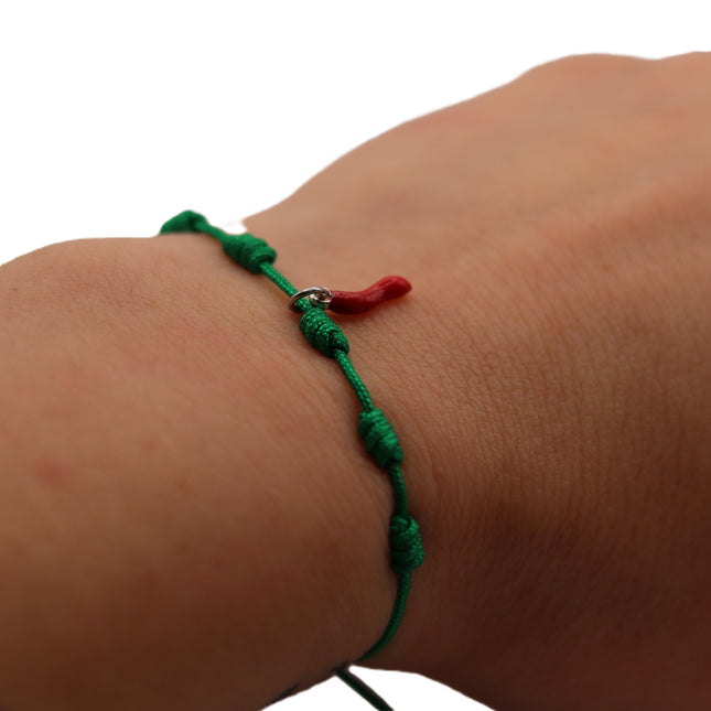 Bracciale Portafortuna in Cotone Intrecciato con Cornetto Rosso e Chiusura Regolabile | Varie Colori | Regalo Amicizia e Scaramanzia Made in Italy