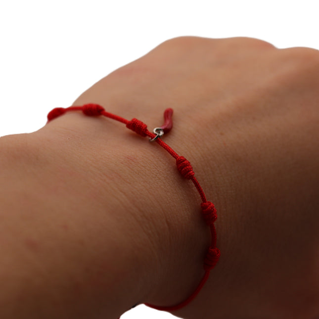 Bracciale Portafortuna in Cotone Intrecciato con Cornetto Rosso e Chiusura Regolabile | Varie Colori | Regalo Amicizia e Scaramanzia Made in Italy