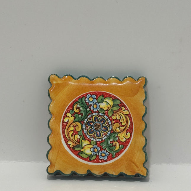 Francobollo Calamitato in Ceramica - Decoro Maioliche Dipinto a Mano (6x6 cm)