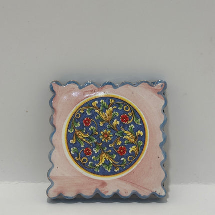 Francobollo Calamitato in Ceramica - Decoro Maioliche Dipinto a Mano (6x6 cm)