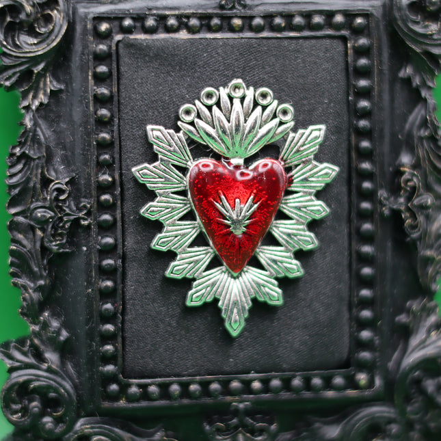 Collezione "Sacro Cuore": Quadretti Artigianali in Seta e Legno Nero