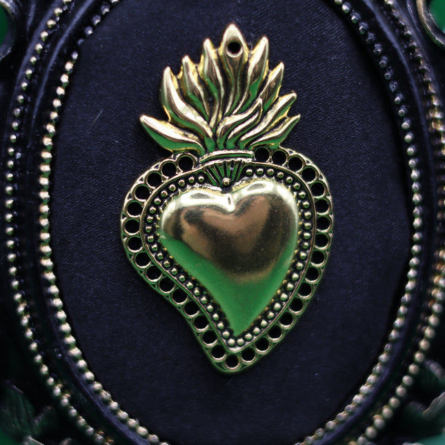 Collezione "Sacro Cuore": Quadretti Artigianali in Seta e Legno Nero