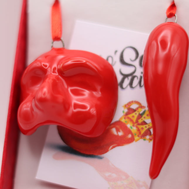 Set Scaramantico in Ceramica Napoletana - Corno Portafortuna con Maschera Pulcinella o Mano Corna - Kit 2 Pezzi in Ceramica Artigianale Rossa
