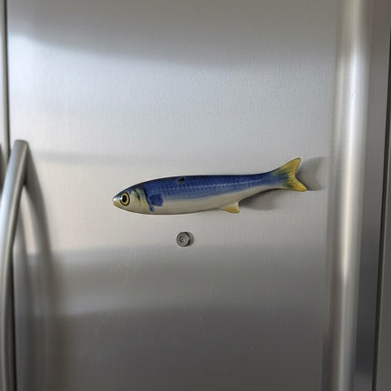 Magnete Sardina in Ceramica Artigianale Dipinta a Mano – Decorazione Tipica Mediterranea