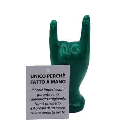 Mano Corna Portafortuna in Ceramica – Il fascino della tradizione napoletana