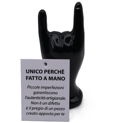 Mano Corna Portafortuna in Ceramica – Il fascino della tradizione napoletana