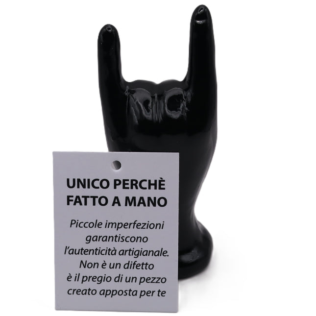 Mano Corna Portafortuna in Ceramica – Il fascino della tradizione napoletana