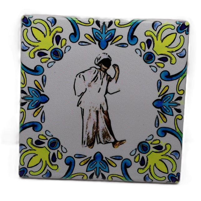 Sottobottiglia e segnaposto artigianali in ceramica 10x10 con retro in sughero. Raffiguranti Pulcinella in 3 varianti. Perfetti per la tua tavola o come idea regalo napoletana.