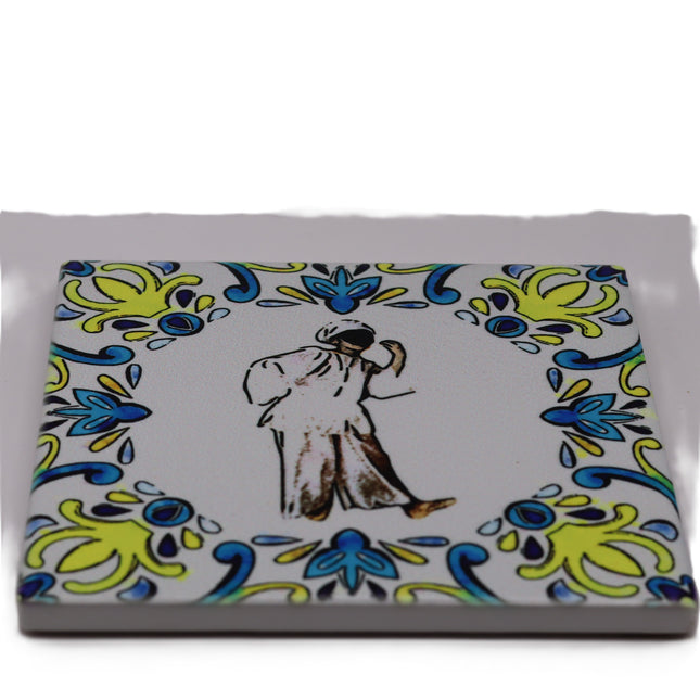 Sottobottiglia e segnaposto artigianali in ceramica 10x10 con retro in sughero. Raffiguranti Pulcinella in 3 varianti. Perfetti per la tua tavola o come idea regalo napoletana.