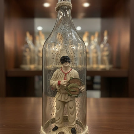 Pulcinella in resina con Tamburello in Bottiglia di Vetro - Artigianato