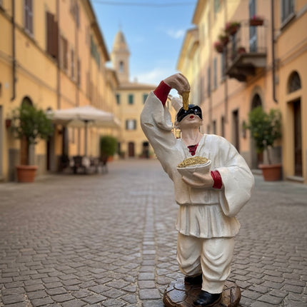 Statua Pulcinella con Spaghetti in Resina Artigianale - Simbolo di Abbondanza