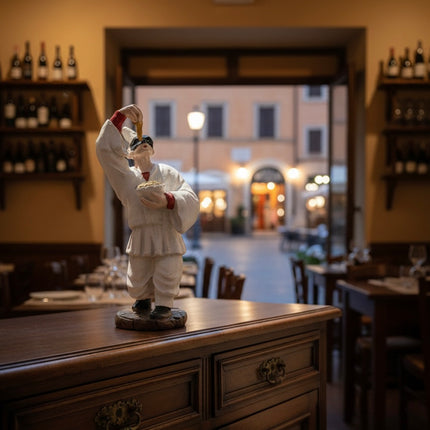 Statua Pulcinella con Spaghetti in Resina Artigianale - Simbolo di Abbondanza