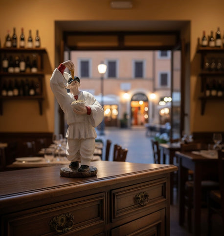 Statua Pulcinella con Spaghetti in Resina Artigianale - Simbolo di Abbondanza