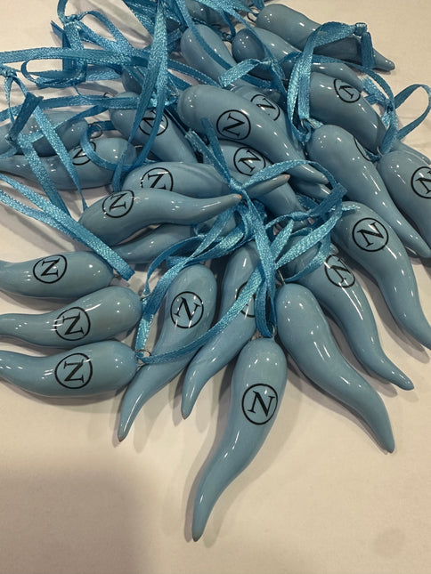 Corno Portafortuna Celeste Napoli in Ceramica con Logo e Laccetto, Amuleto Scaramantico Napoletano Fatto a Mano, Regalo Tifosi Azzurri